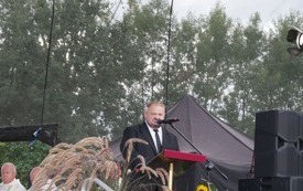 P1350891